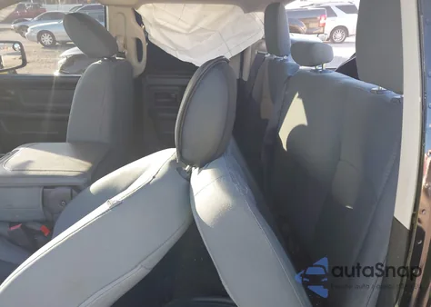 2020 Ram 1500 Classic Tradesman 4X2 6'4 Box z USA, uszkodzony, nr VIN 1C6RR6FG7LS151597